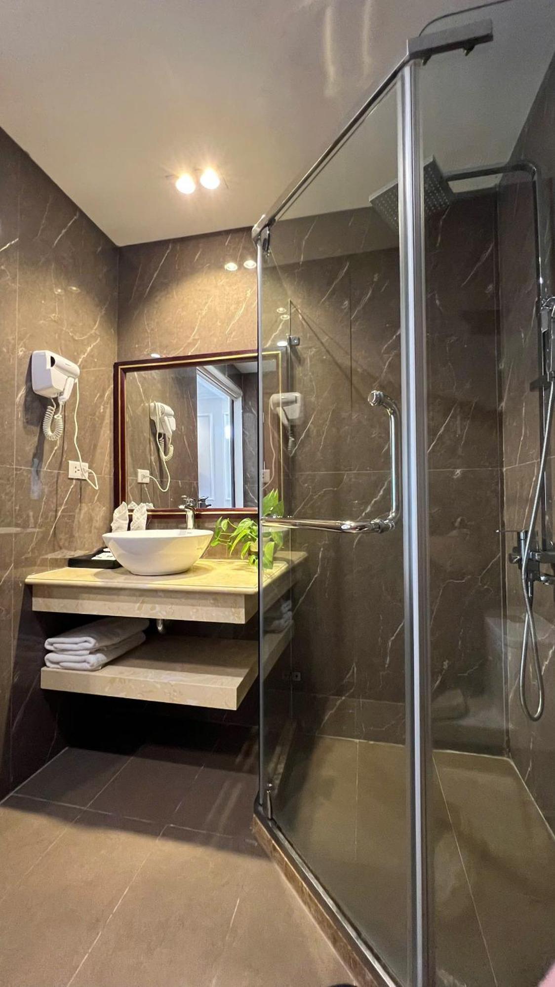 Rubyqueen Halong Hotel Ha Long Exterior foto